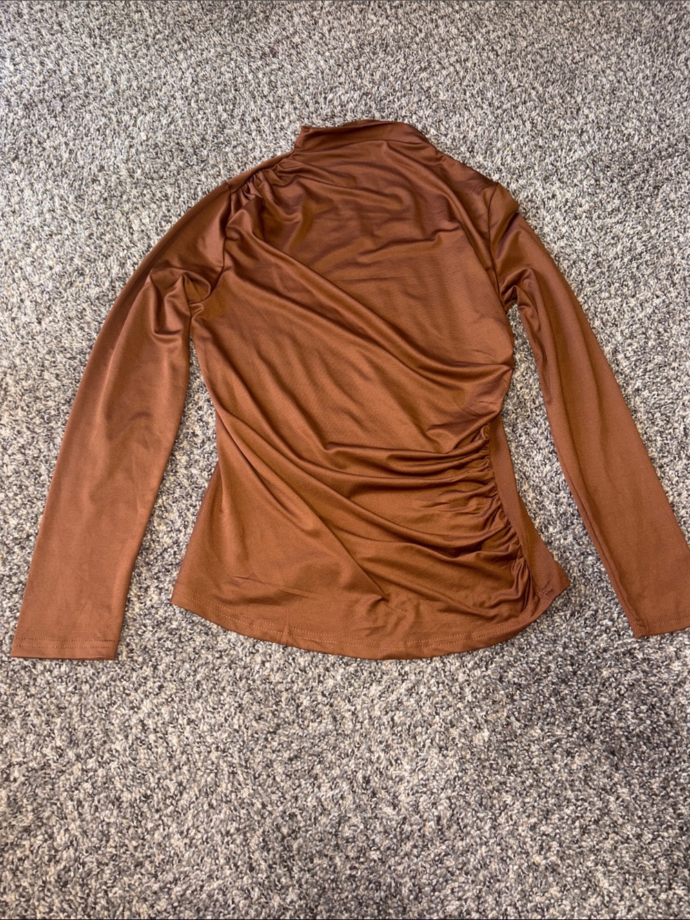 Ruched Side Long-Sleeve Tee in Chestnut Brown